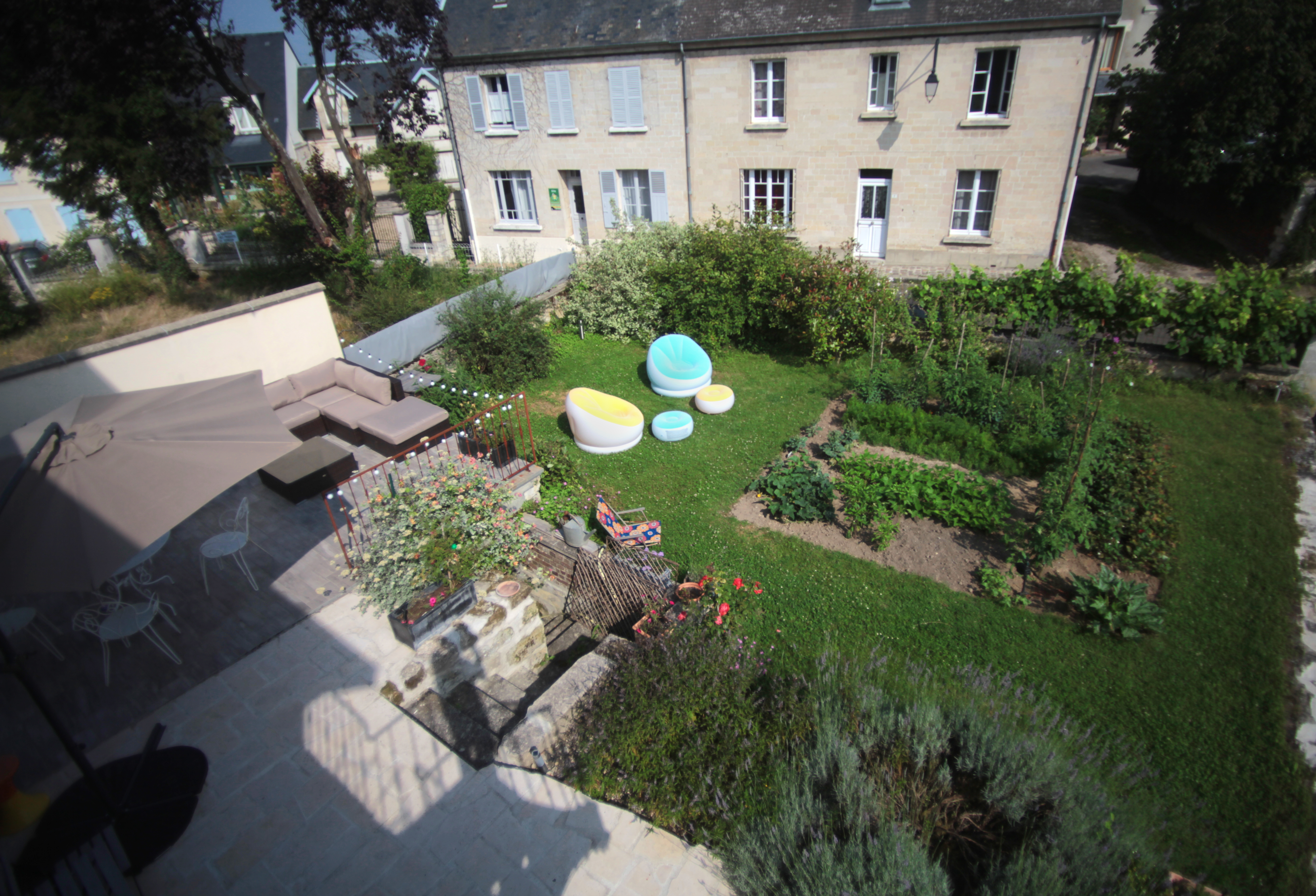 Awesome green garden_Charming Bed and Breakfast in France-Picardie-Aisne