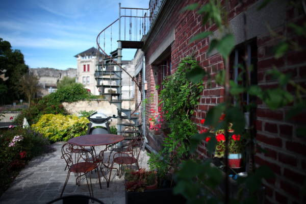 chambre dhotes-plus belle chambre dhotes-terrasse-jardin-coucy le chateau-aisne-picardie-haut de france